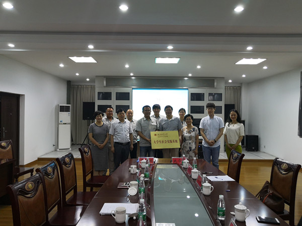 云顶国际yd888与洪泽湖粮食储备直属库共建老员工社会实践基地